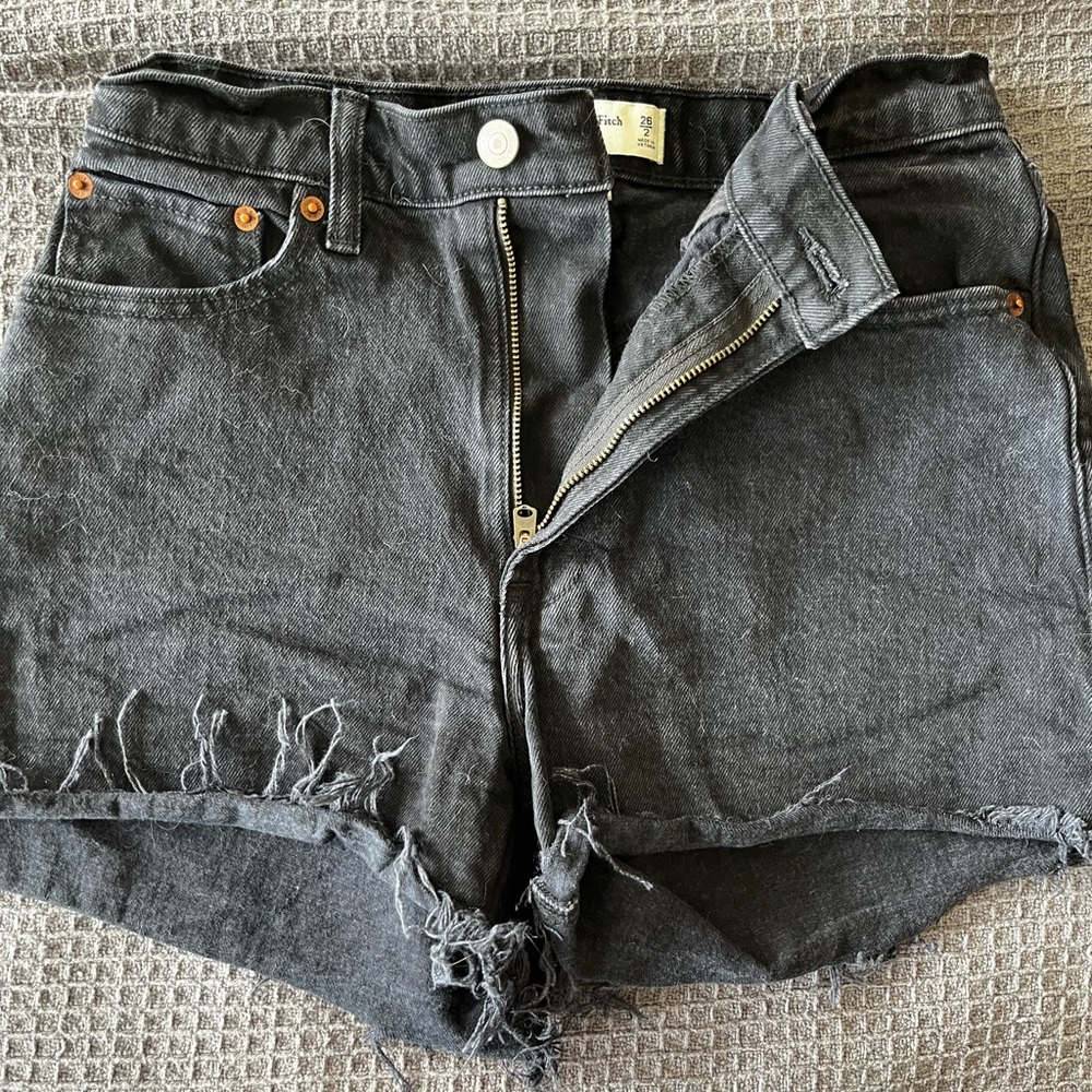 A&F - 4in high rise mom short - curve love 26